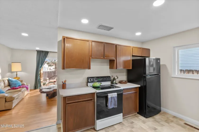 2860 Van Buren, Reno, Nevada 89503, 3 Bedrooms Bedrooms, ,2 BathroomsBathrooms,Residential,Residential,Van Buren,250058172