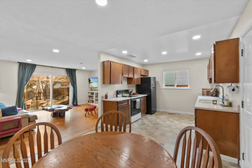 2860 Van Buren, Reno, Nevada 89503, 3 Bedrooms Bedrooms, ,2 BathroomsBathrooms,Residential,Residential,Van Buren,250058172