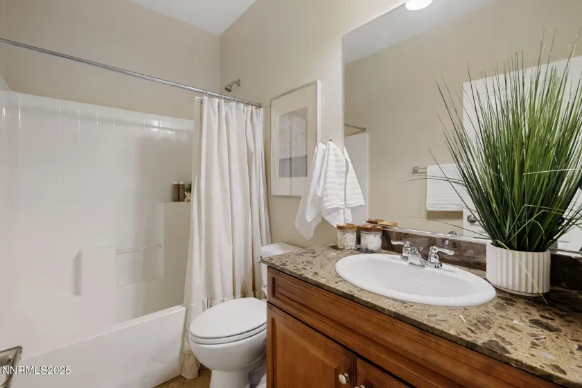 10777 Grayslake, Reno, Nevada 89521, 3 Bedrooms Bedrooms, ,2 BathroomsBathrooms,Residential,Residential,Grayslake,250058180