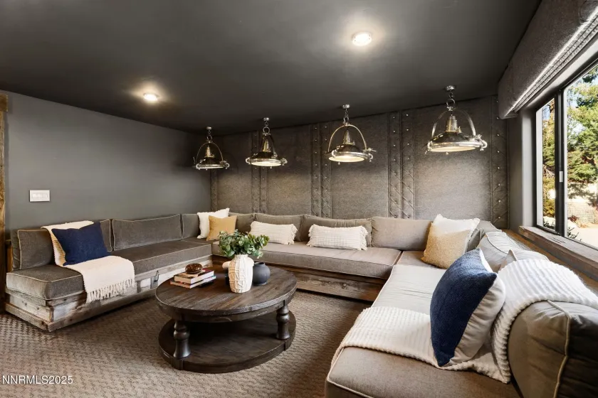 1825 Manzanita, Reno, Nevada 89509, 5 Bedrooms Bedrooms, ,4 BathroomsBathrooms,Residential,Residential,Manzanita,250058182