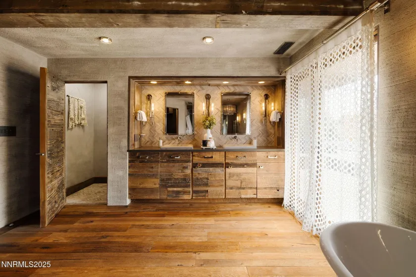 1825 Manzanita, Reno, Nevada 89509, 5 Bedrooms Bedrooms, ,4 BathroomsBathrooms,Residential,Residential,Manzanita,250058182