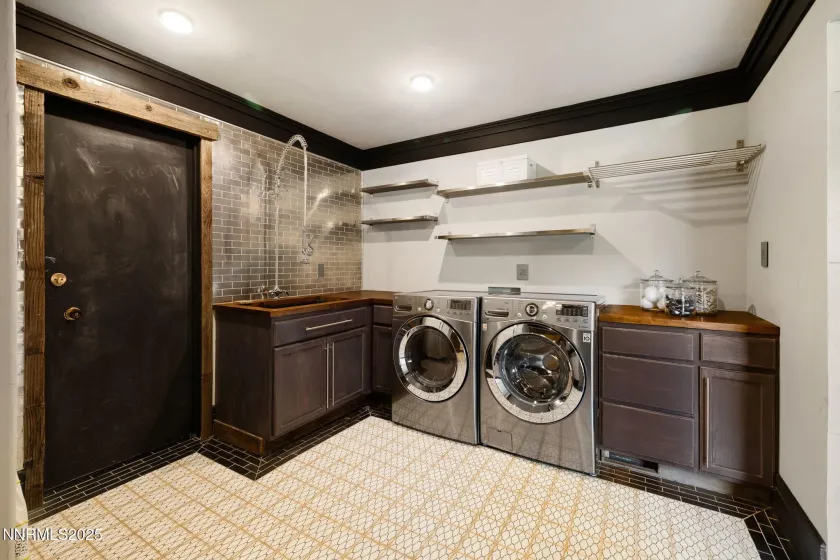 1825 Manzanita, Reno, Nevada 89509, 5 Bedrooms Bedrooms, ,4 BathroomsBathrooms,Residential,Residential,Manzanita,250058182