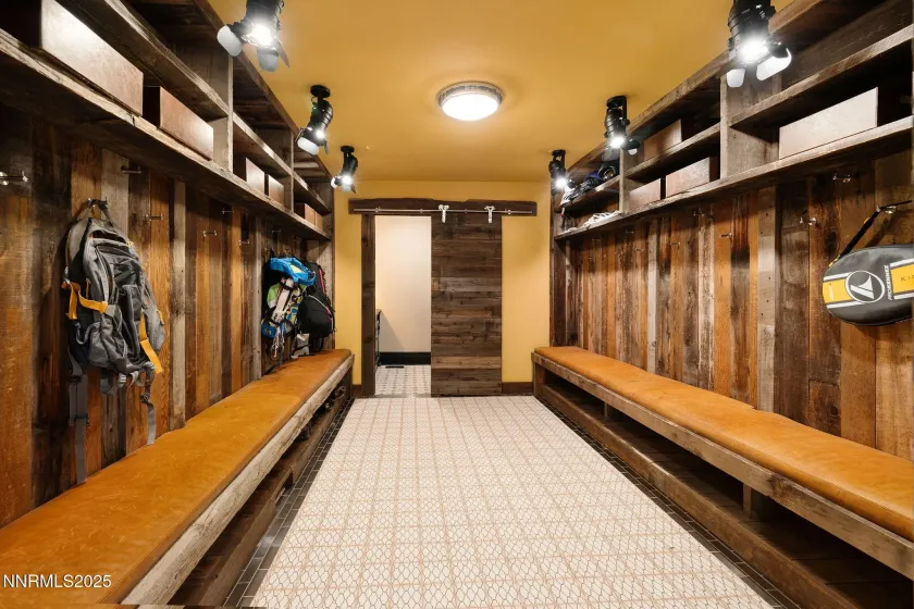 1825 Manzanita, Reno, Nevada 89509, 5 Bedrooms Bedrooms, ,4 BathroomsBathrooms,Residential,Residential,Manzanita,250058182