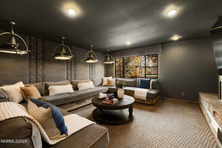 1825 Manzanita, Reno, Nevada 89509, 5 Bedrooms Bedrooms, ,4 BathroomsBathrooms,Residential,Residential,Manzanita,250058182