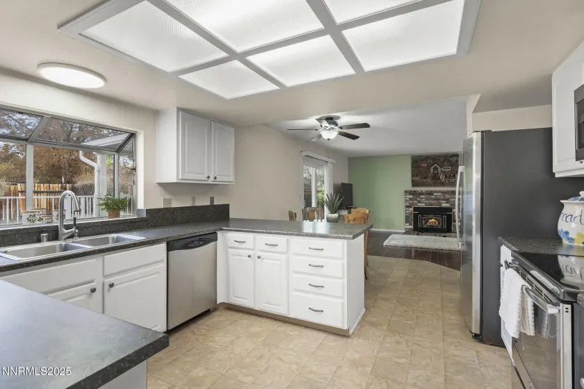 2252 Sycamore Glen, Sparks, Nevada 89434, 4 Bedrooms Bedrooms, ,3 BathroomsBathrooms,Residential,Residential,Sycamore Glen,250058187