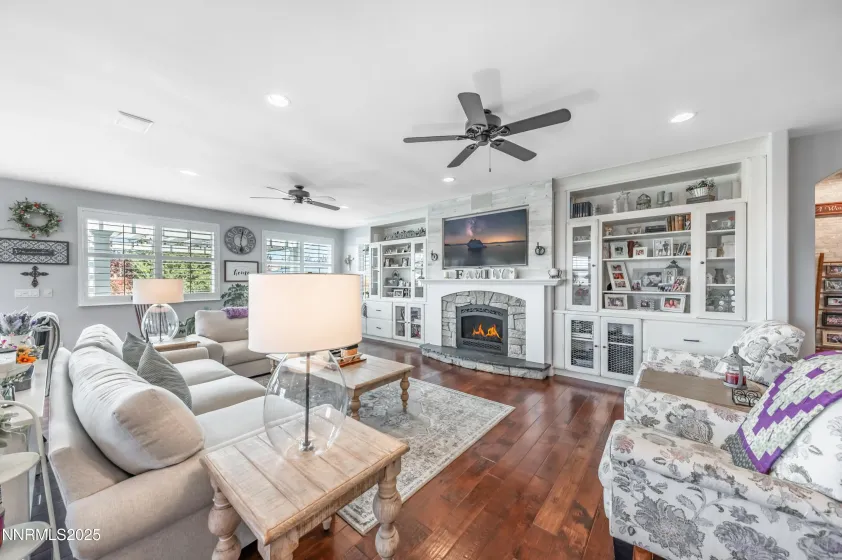 605 Hay Bale, Sparks, Nevada 89441, 4 Bedrooms Bedrooms, ,3 BathroomsBathrooms,Residential,Residential,Hay Bale,250058188