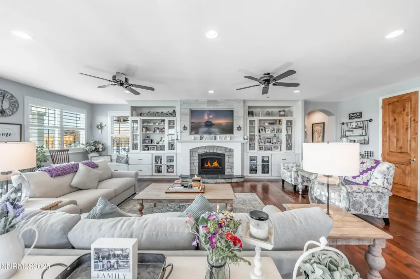 605 Hay Bale, Sparks, Nevada 89441, 4 Bedrooms Bedrooms, ,3 BathroomsBathrooms,Residential,Residential,Hay Bale,250058188