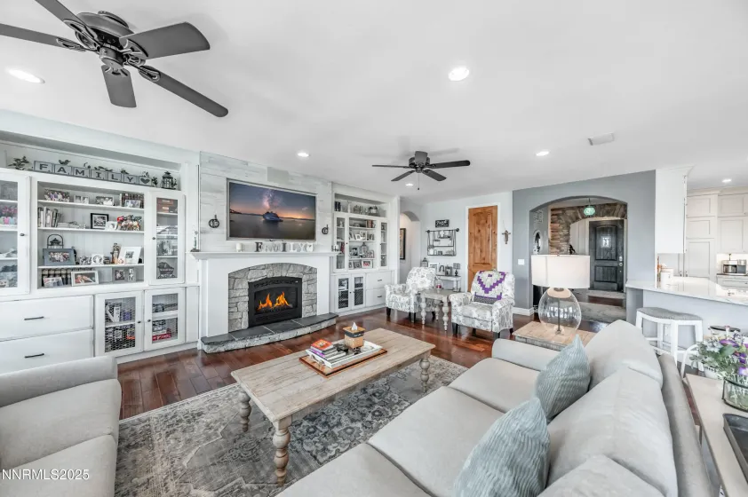 605 Hay Bale, Sparks, Nevada 89441, 4 Bedrooms Bedrooms, ,3 BathroomsBathrooms,Residential,Residential,Hay Bale,250058188