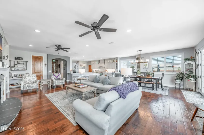 605 Hay Bale, Sparks, Nevada 89441, 4 Bedrooms Bedrooms, ,3 BathroomsBathrooms,Residential,Residential,Hay Bale,250058188