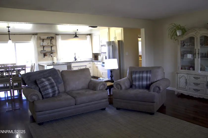 942 Riverview, Gardnerville, Nevada 89460, 3 Bedrooms Bedrooms, ,2 BathroomsBathrooms,Residential,Residential,Riverview,250058190