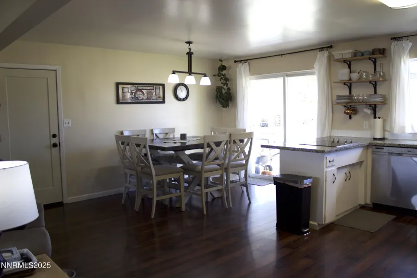 942 Riverview, Gardnerville, Nevada 89460, 3 Bedrooms Bedrooms, ,2 BathroomsBathrooms,Residential,Residential,Riverview,250058190