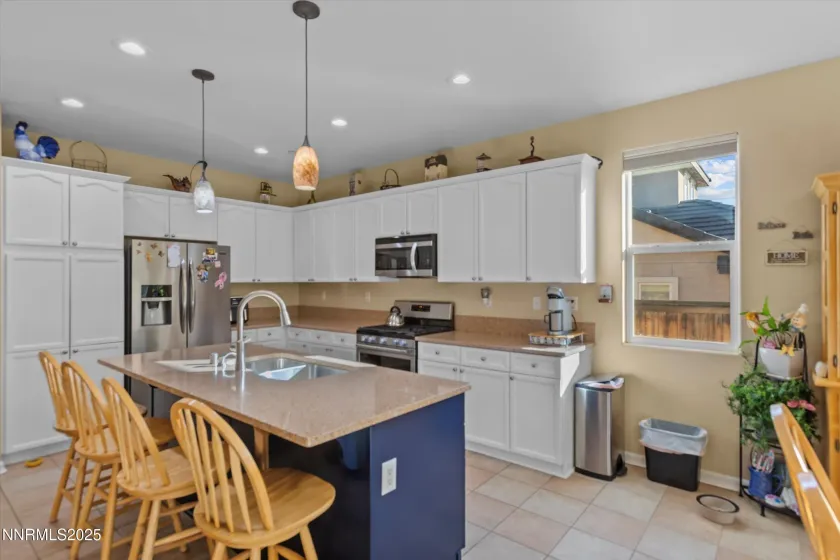 5227 Vista Heights, Sparks, Nevada 89436, 3 Bedrooms Bedrooms, ,3 BathroomsBathrooms,Residential,Residential,Vista Heights,250058195