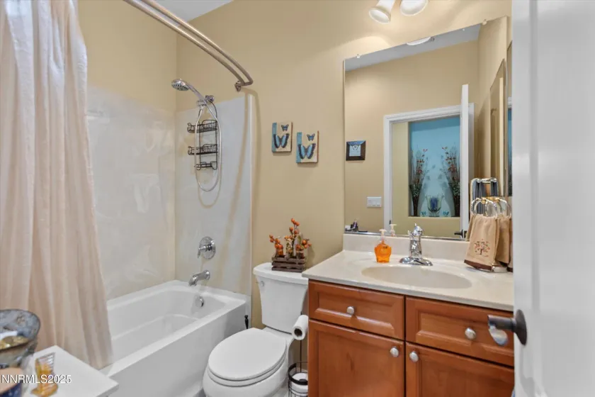 5227 Vista Heights, Sparks, Nevada 89436, 3 Bedrooms Bedrooms, ,3 BathroomsBathrooms,Residential,Residential,Vista Heights,250058195