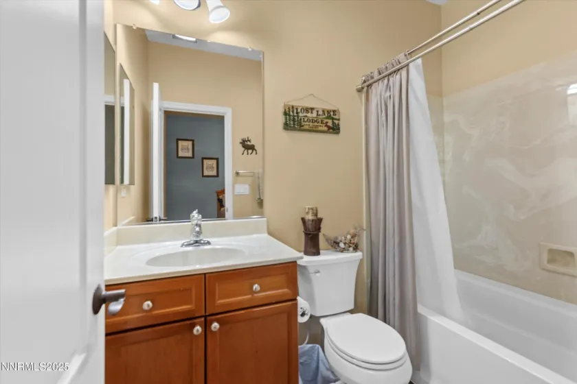 5227 Vista Heights, Sparks, Nevada 89436, 3 Bedrooms Bedrooms, ,3 BathroomsBathrooms,Residential,Residential,Vista Heights,250058195