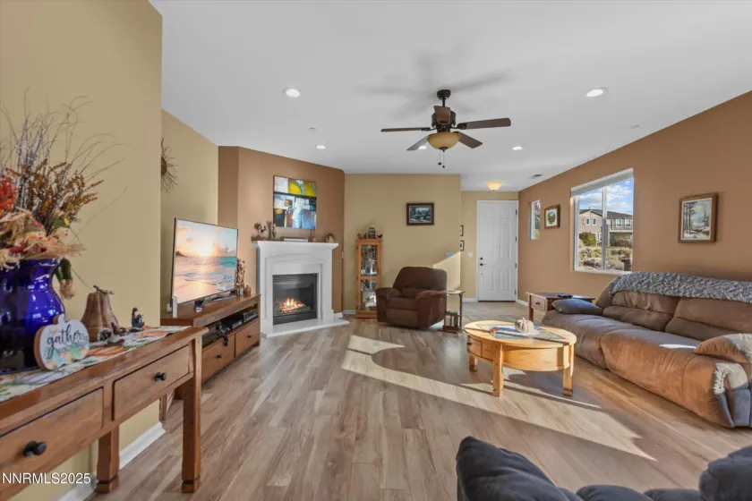 5227 Vista Heights, Sparks, Nevada 89436, 3 Bedrooms Bedrooms, ,3 BathroomsBathrooms,Residential,Residential,Vista Heights,250058195