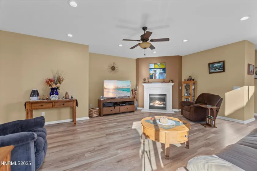 5227 Vista Heights, Sparks, Nevada 89436, 3 Bedrooms Bedrooms, ,3 BathroomsBathrooms,Residential,Residential,Vista Heights,250058195