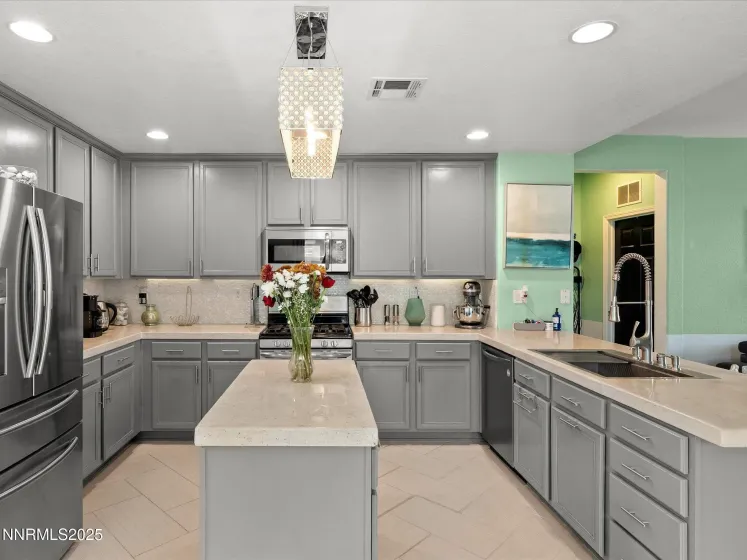 6970 Rioja, Sparks, Nevada 89436, 5 Bedrooms Bedrooms, ,3 BathroomsBathrooms,Residential,Residential,Rioja,250058212