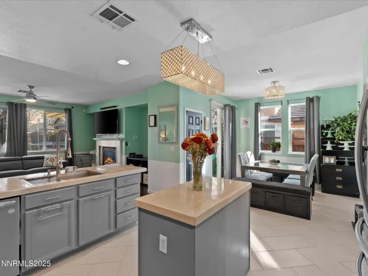 6970 Rioja, Sparks, Nevada 89436, 5 Bedrooms Bedrooms, ,3 BathroomsBathrooms,Residential,Residential,Rioja,250058212