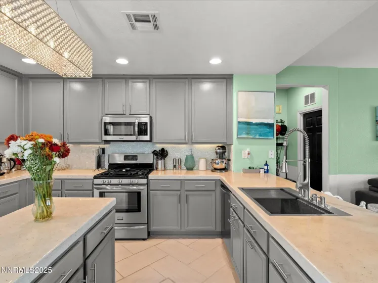 6970 Rioja, Sparks, Nevada 89436, 5 Bedrooms Bedrooms, ,3 BathroomsBathrooms,Residential,Residential,Rioja,250058212