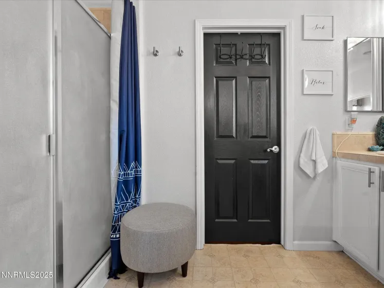 6970 Rioja, Sparks, Nevada 89436, 5 Bedrooms Bedrooms, ,3 BathroomsBathrooms,Residential,Residential,Rioja,250058212