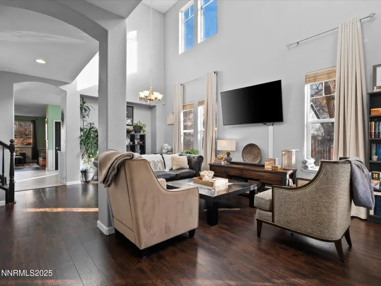 6970 Rioja, Sparks, Nevada 89436, 5 Bedrooms Bedrooms, ,3 BathroomsBathrooms,Residential,Residential,Rioja,250058212