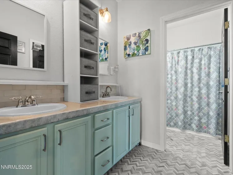 6970 Rioja, Sparks, Nevada 89436, 5 Bedrooms Bedrooms, ,3 BathroomsBathrooms,Residential,Residential,Rioja,250058212