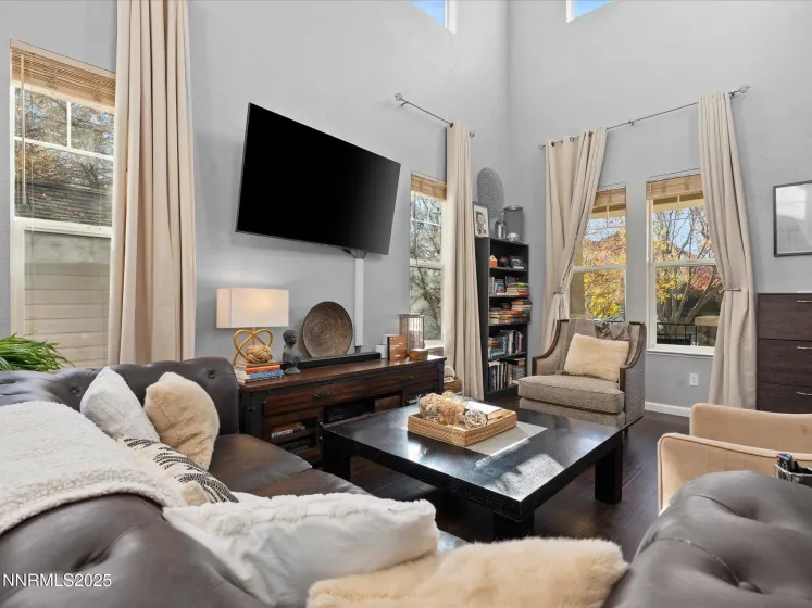 6970 Rioja, Sparks, Nevada 89436, 5 Bedrooms Bedrooms, ,3 BathroomsBathrooms,Residential,Residential,Rioja,250058212