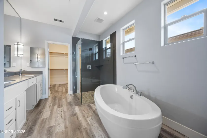 2738 Kettle, Sparks, Nevada 89436, 4 Bedrooms Bedrooms, ,3 BathroomsBathrooms,Residential,Residential,Kettle,250054573