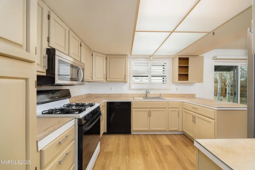 375 Hoge, Reno, Nevada 89506, 3 Bedrooms Bedrooms, ,2 BathroomsBathrooms,Residential,Residential,Hoge,250058227