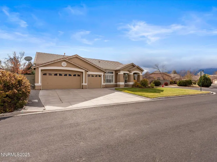 1300 Foxglen, Reno, Nevada 89521, 3 Bedrooms Bedrooms, ,2 BathroomsBathrooms,Residential,Residential,Foxglen,250058228