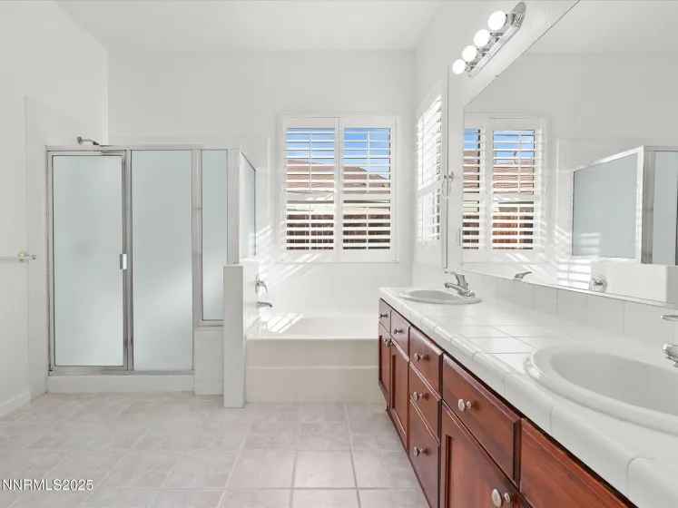 1300 Foxglen, Reno, Nevada 89521, 3 Bedrooms Bedrooms, ,2 BathroomsBathrooms,Residential,Residential,Foxglen,250058228