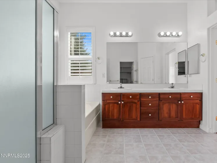 1300 Foxglen, Reno, Nevada 89521, 3 Bedrooms Bedrooms, ,2 BathroomsBathrooms,Residential,Residential,Foxglen,250058228