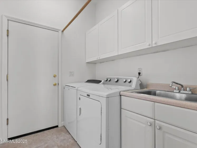 1300 Foxglen, Reno, Nevada 89521, 3 Bedrooms Bedrooms, ,2 BathroomsBathrooms,Residential,Residential,Foxglen,250058228