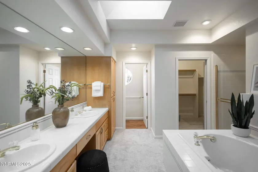 3915 Innsbruck, Reno, Nevada 89519, 2 Bedrooms Bedrooms, ,3 BathroomsBathrooms,Residential,Residential,Innsbruck,250058244