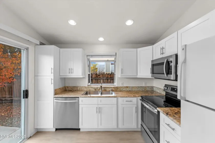 6530 Fall River, Reno, Nevada 89523, 3 Bedrooms Bedrooms, ,2 BathroomsBathrooms,Residential,Residential,Fall River,250058248