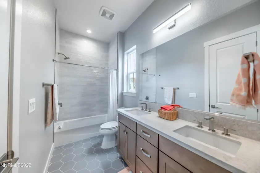 5453 Side Saddle, Reno, Nevada 89511, 5 Bedrooms Bedrooms, ,5 BathroomsBathrooms,Residential,Residential,Side Saddle,250058253