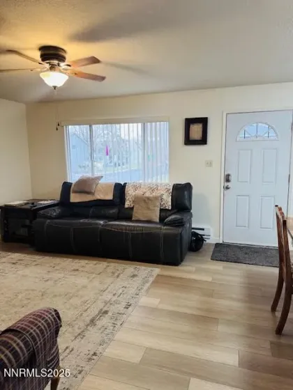 604 Oakwood, Sparks, Nevada 89431, 2 Bedrooms Bedrooms, ,1 BathroomBathrooms,Residential,Residential,Oakwood,250058255