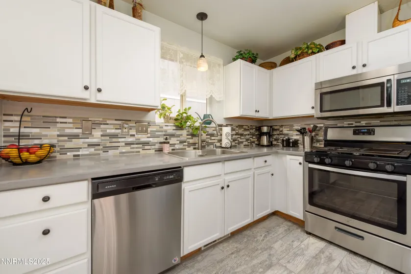 1339 Cahi, Gardnerville, Nevada 89460, 3 Bedrooms Bedrooms, ,2 BathroomsBathrooms,Residential,Residential,Cahi,250058218