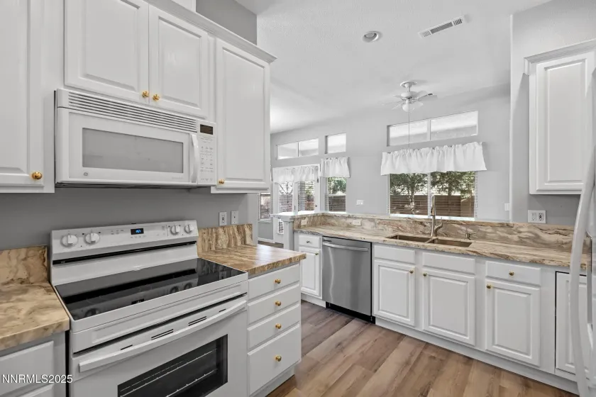 412 Sierra Leaf, Reno, Nevada 89511, 3 Bedrooms Bedrooms, ,2 BathroomsBathrooms,Residential,Residential,Sierra Leaf,250058225