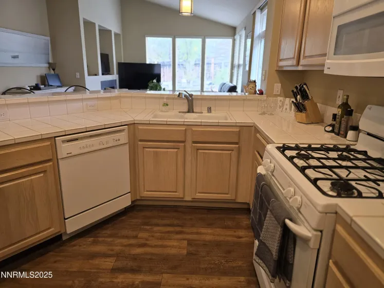 4732 Cedarhill, Reno, Nevada 89519, 2 Bedrooms Bedrooms, ,2 BathroomsBathrooms,Residential,Residential,Cedarhill,250054699