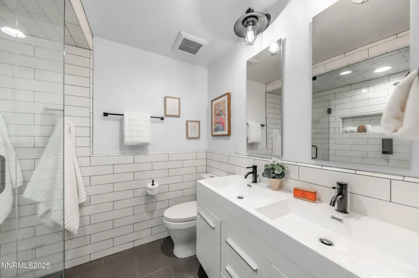 40 Mac Farlane, Reno, Nevada 89511, 5 Bedrooms Bedrooms, ,5 BathroomsBathrooms,Residential,Residential,Mac Farlane,250058276