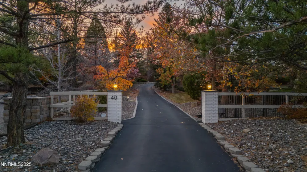 40 Mac Farlane, Reno, Nevada 89511, 5 Bedrooms Bedrooms, ,5 BathroomsBathrooms,Residential,Residential,Mac Farlane,250058276