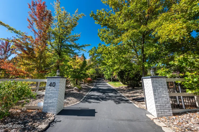 40 Mac Farlane, Reno, Nevada 89511, 5 Bedrooms Bedrooms, ,5 BathroomsBathrooms,Residential,Residential,Mac Farlane,250058276