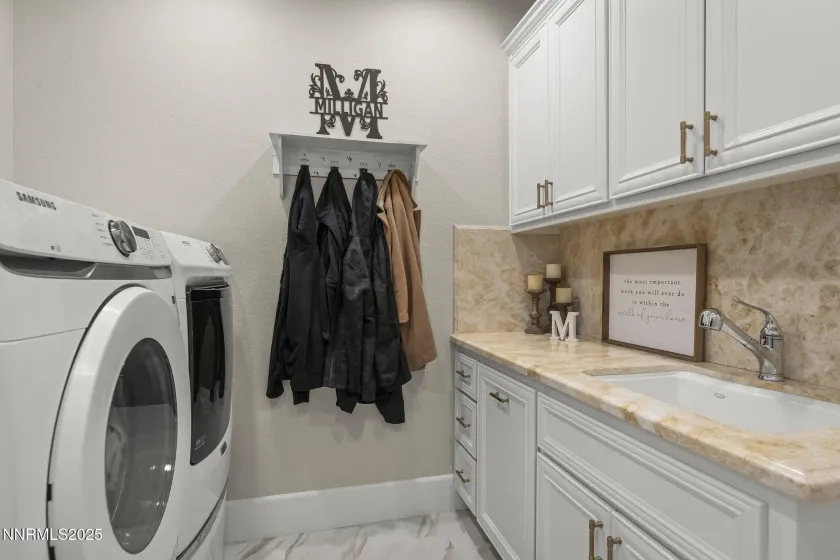 9890 Kerrydale, Reno, Nevada 89521, 4 Bedrooms Bedrooms, ,4 BathroomsBathrooms,Residential,Residential,Kerrydale,250058304