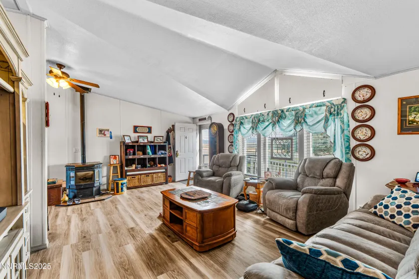 8975 Diamond, Winnemucca, Nevada 89445, 4 Bedrooms Bedrooms, ,2 BathroomsBathrooms,Residential,Residential,Diamond,250058328