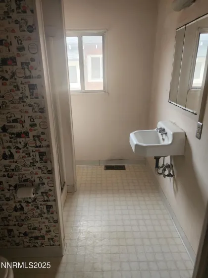 460 8th, Reno, Nevada 89512, 2 Bedrooms Bedrooms, ,1 BathroomBathrooms,Residential,Residential,8th,250058334