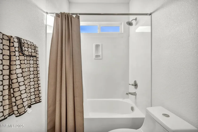 11375 Messina, Reno, Nevada 89521, 5 Bedrooms Bedrooms, ,3 BathroomsBathrooms,Residential,Residential,Messina,250058339