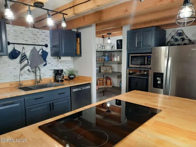 3800 Bullfrog, Reno, Nevada 89521, 3 Bedrooms Bedrooms, ,2 BathroomsBathrooms,Residential,Residential,Bullfrog,250058343