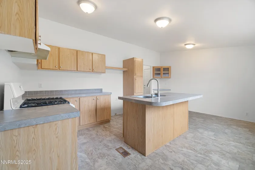 205 Rue De La Chartreuse, Sparks, Nevada 89434, 3 Bedrooms Bedrooms, ,2 BathroomsBathrooms,Residential,Residential,Rue De La Chartreuse,250058345