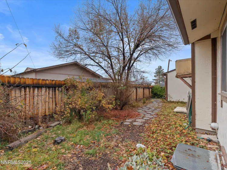 7665 Yorkshire, Reno, Nevada 89506, 3 Bedrooms Bedrooms, ,2 BathroomsBathrooms,Residential,Residential,Yorkshire,250058340